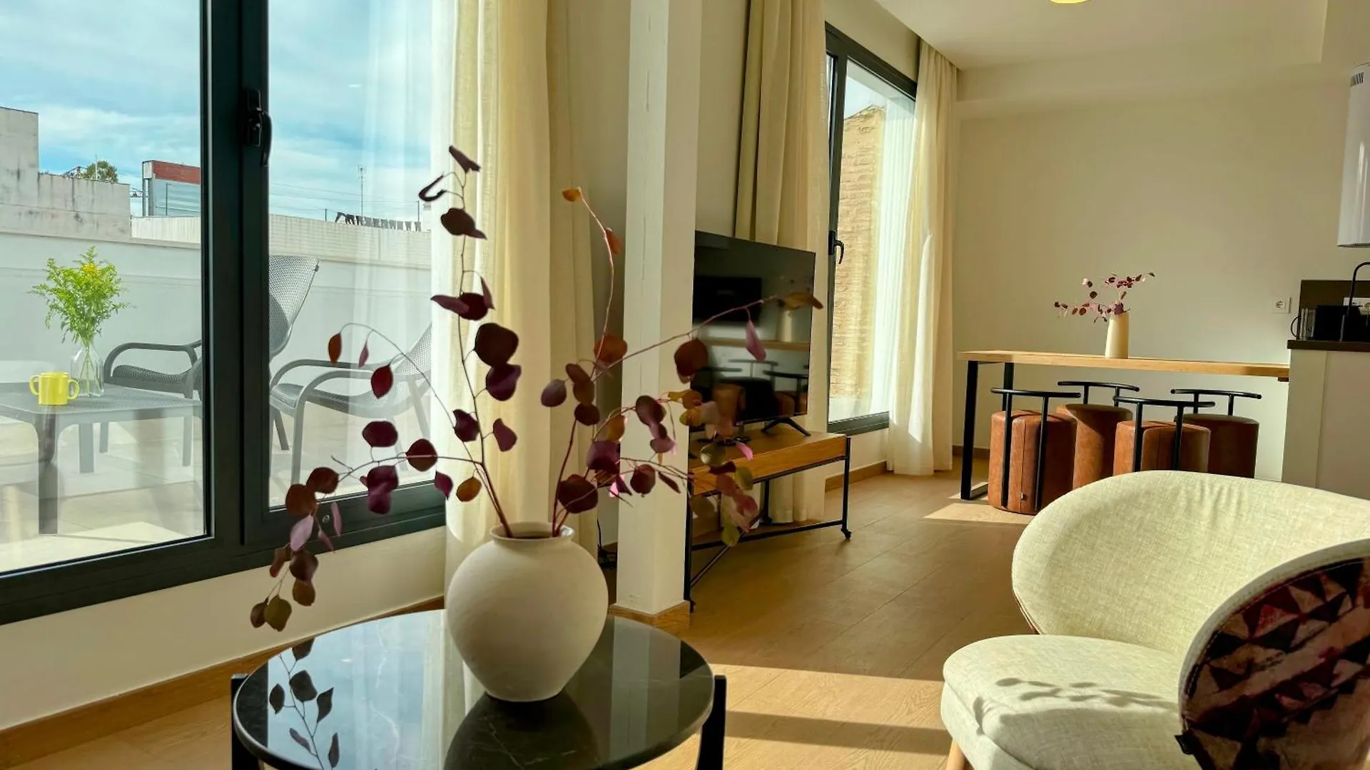 Redes Royale Apartments By Misterhost Sevilla