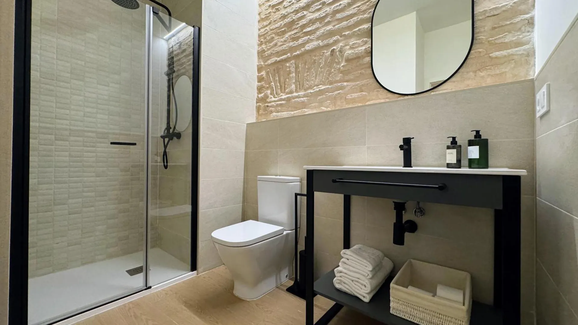 Redes Royale Apartments By Misterhost Sevilla