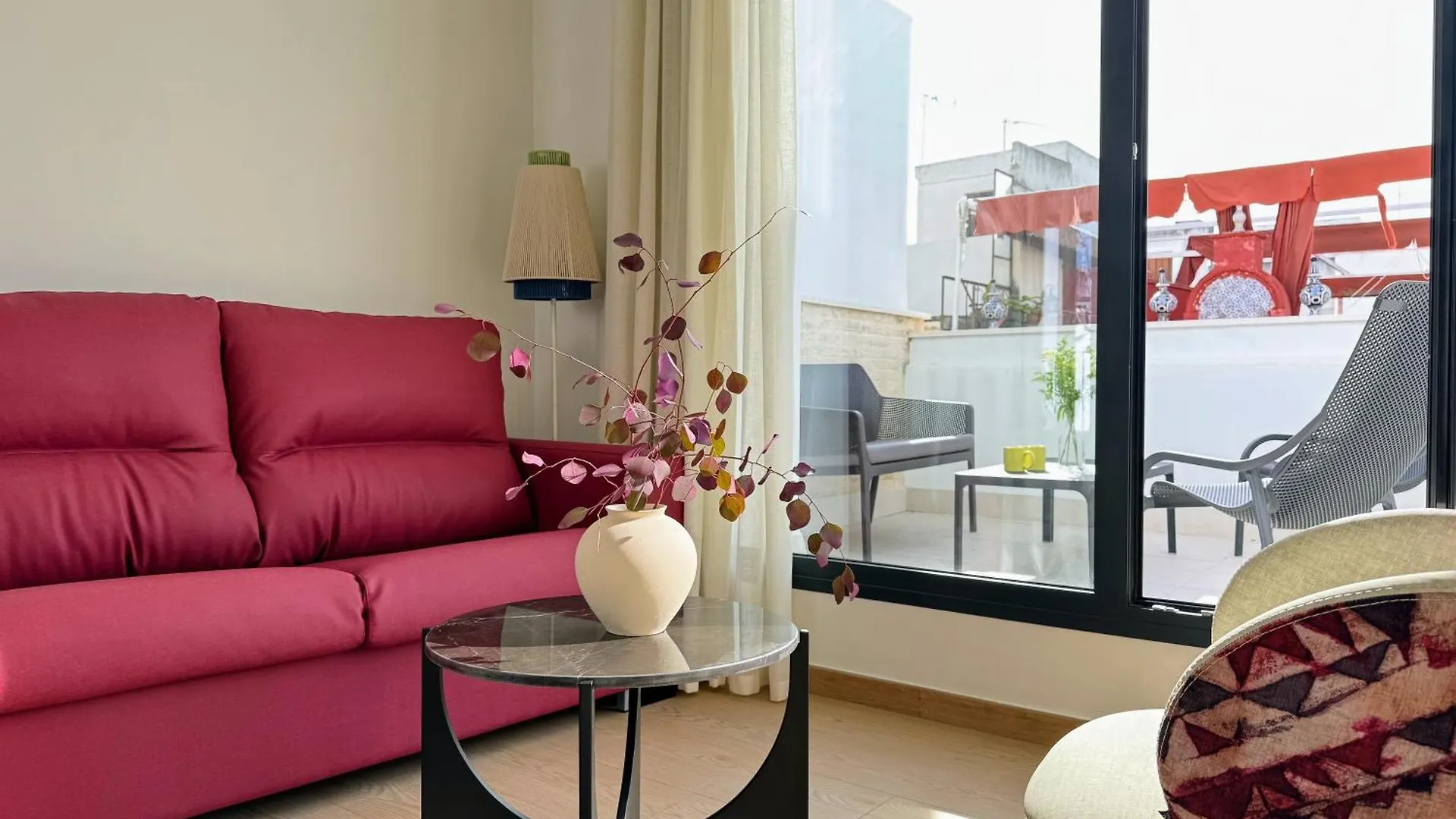 Redes Royale Apartments By Misterhost Sevilla