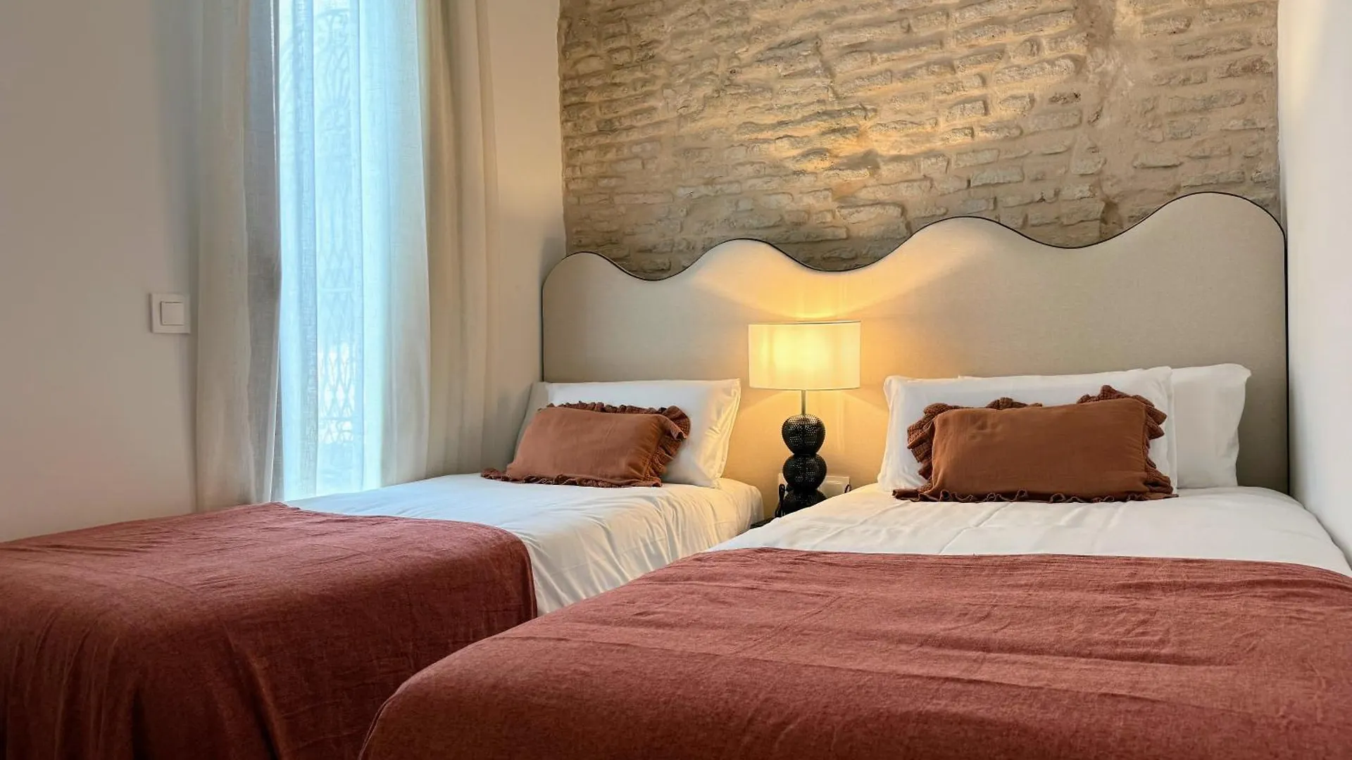 Redes Royale Apartments By Misterhost Sevilla 0*,