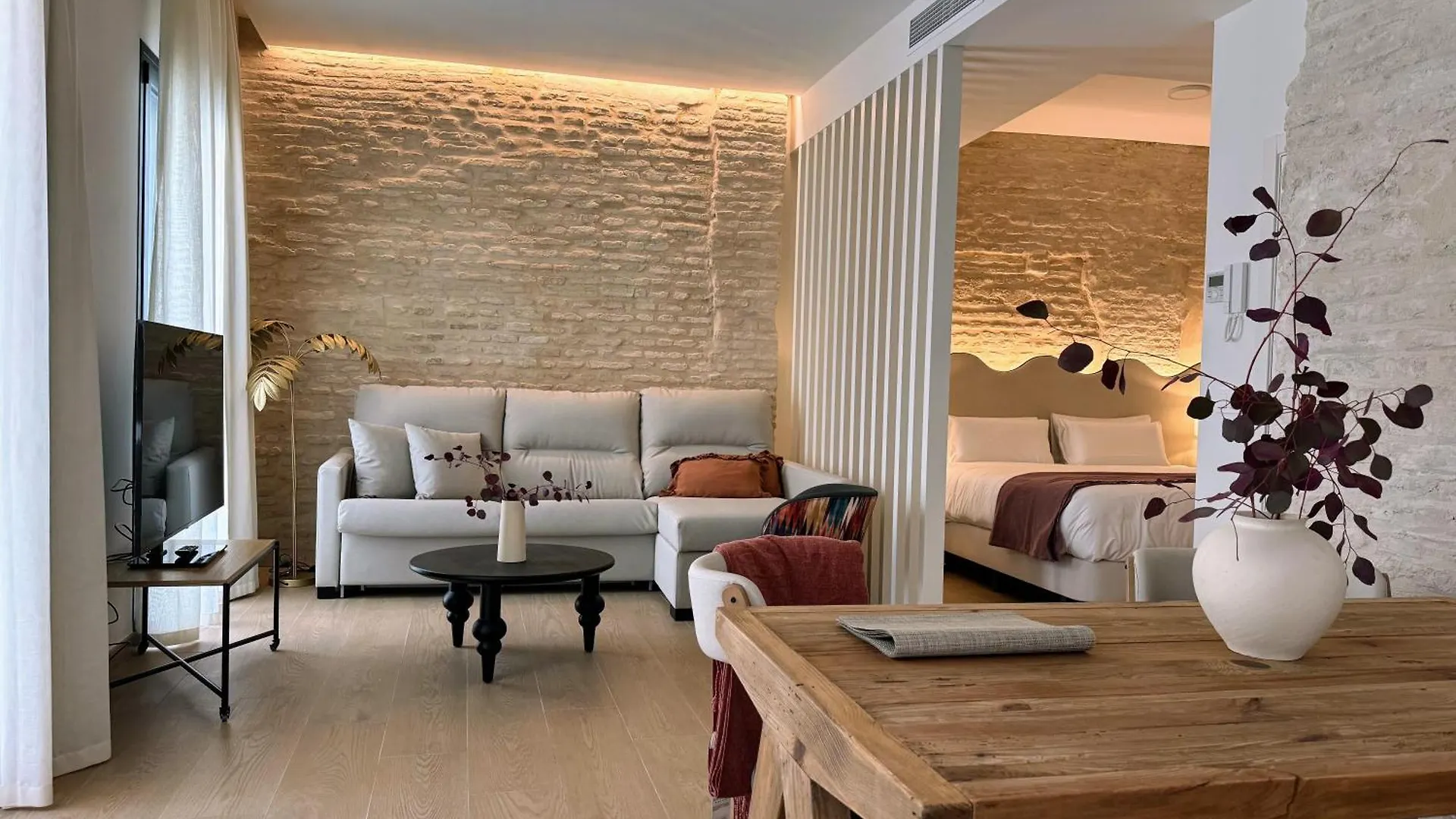 Redes Royale Apartments By Misterhost Séville