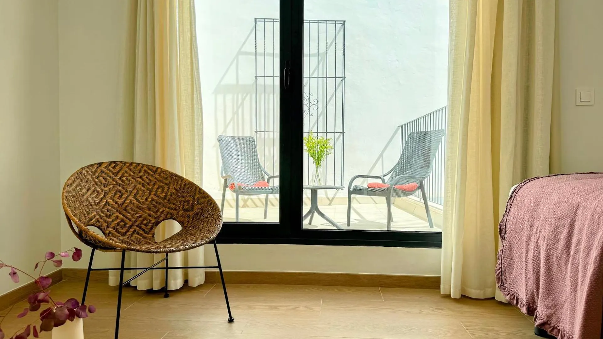 Redes Royale Apartments By Misterhost Seville