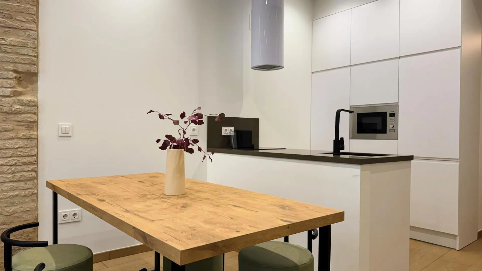 Redes Royale Apartments By Misterhost Seville