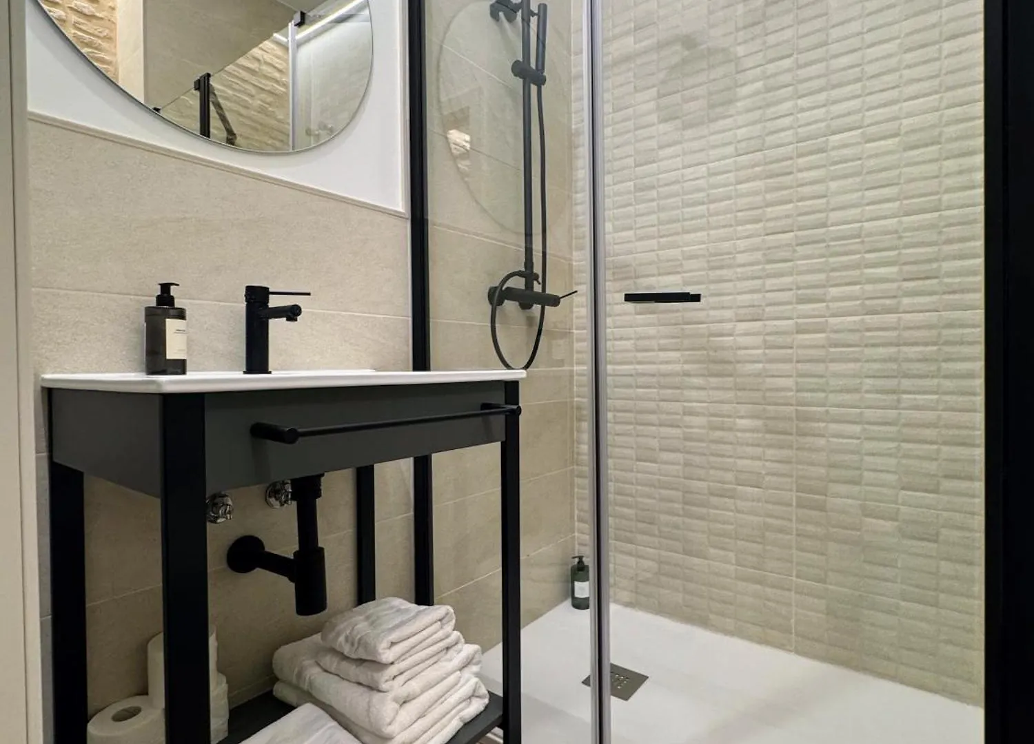 Redes Royale Apartments By Misterhost Sevilla