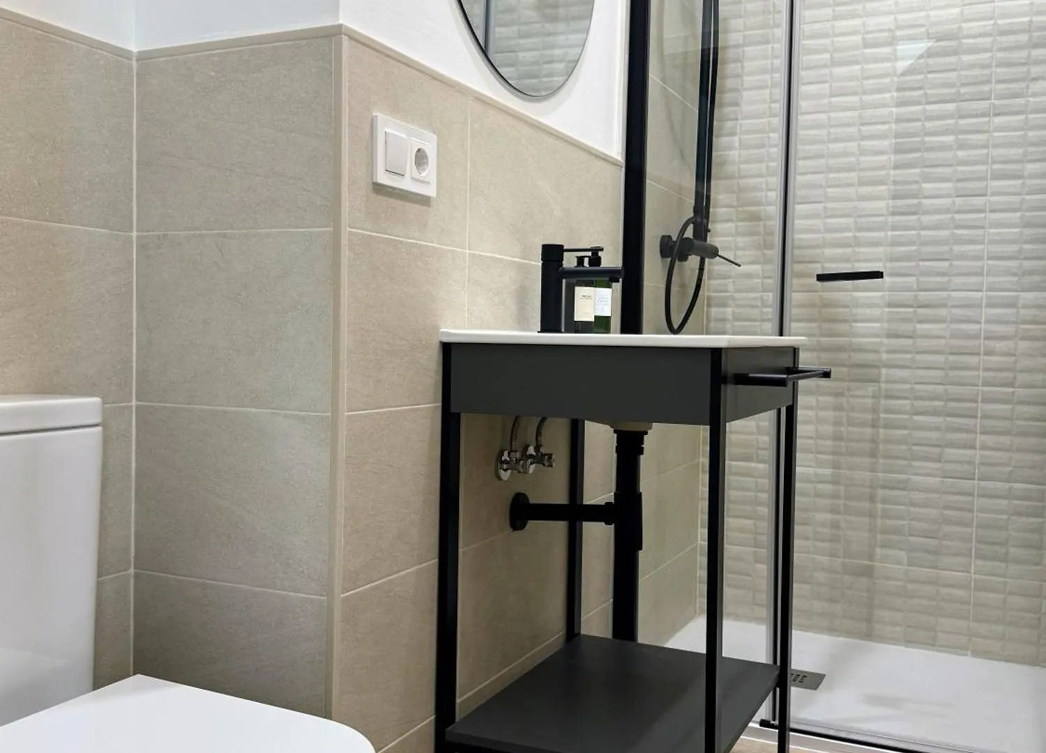 Redes Royale Apartments By Misterhost Sevilla