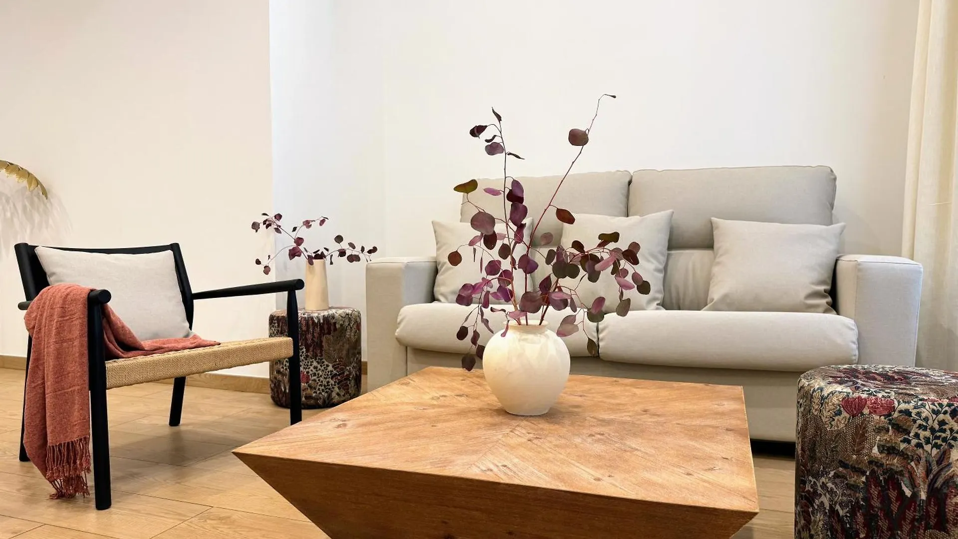 Redes Royale Apartments By Misterhost Sevilla 0*,  Spanje