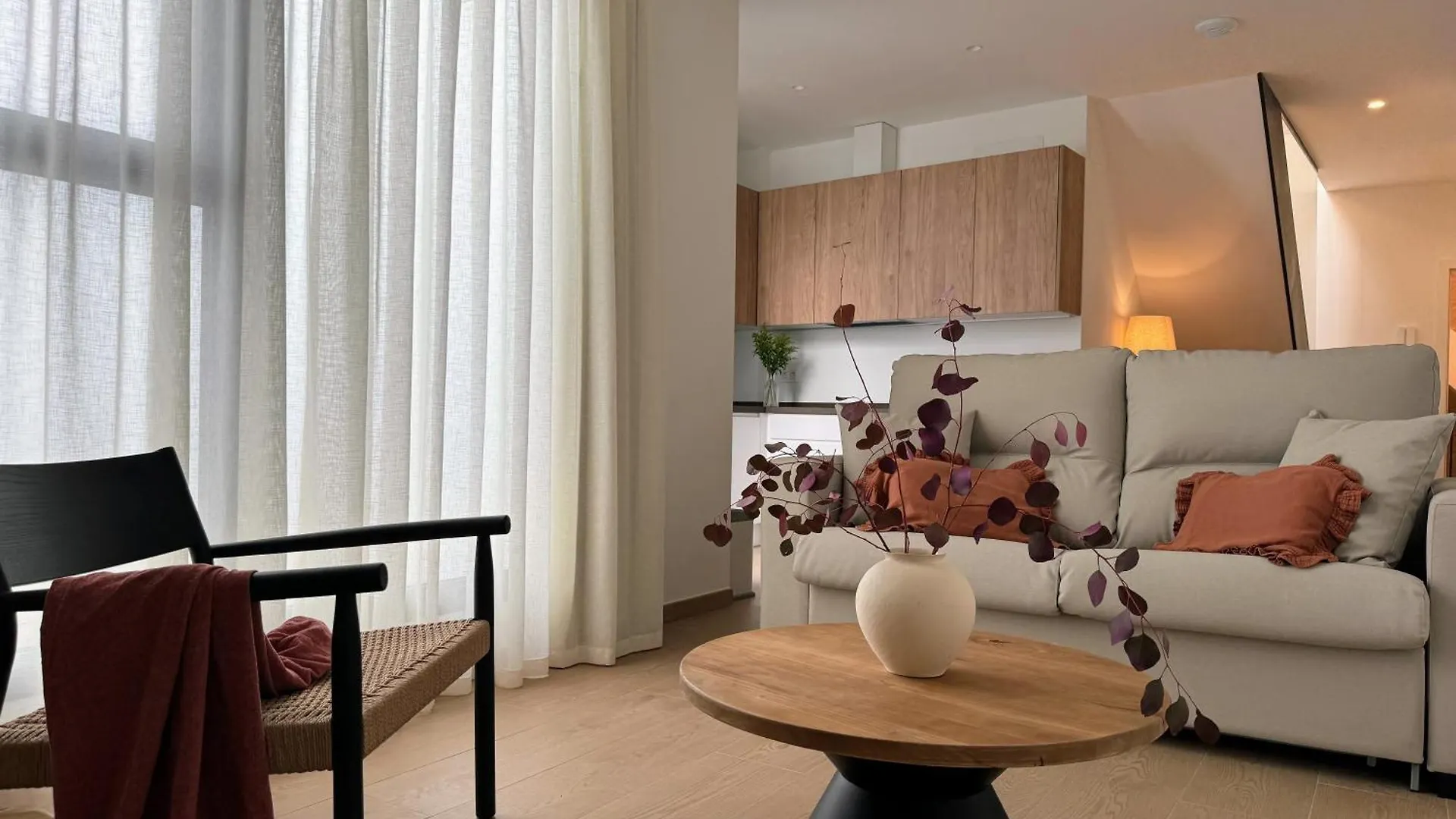 Redes Royale Apartments By Misterhost Séville