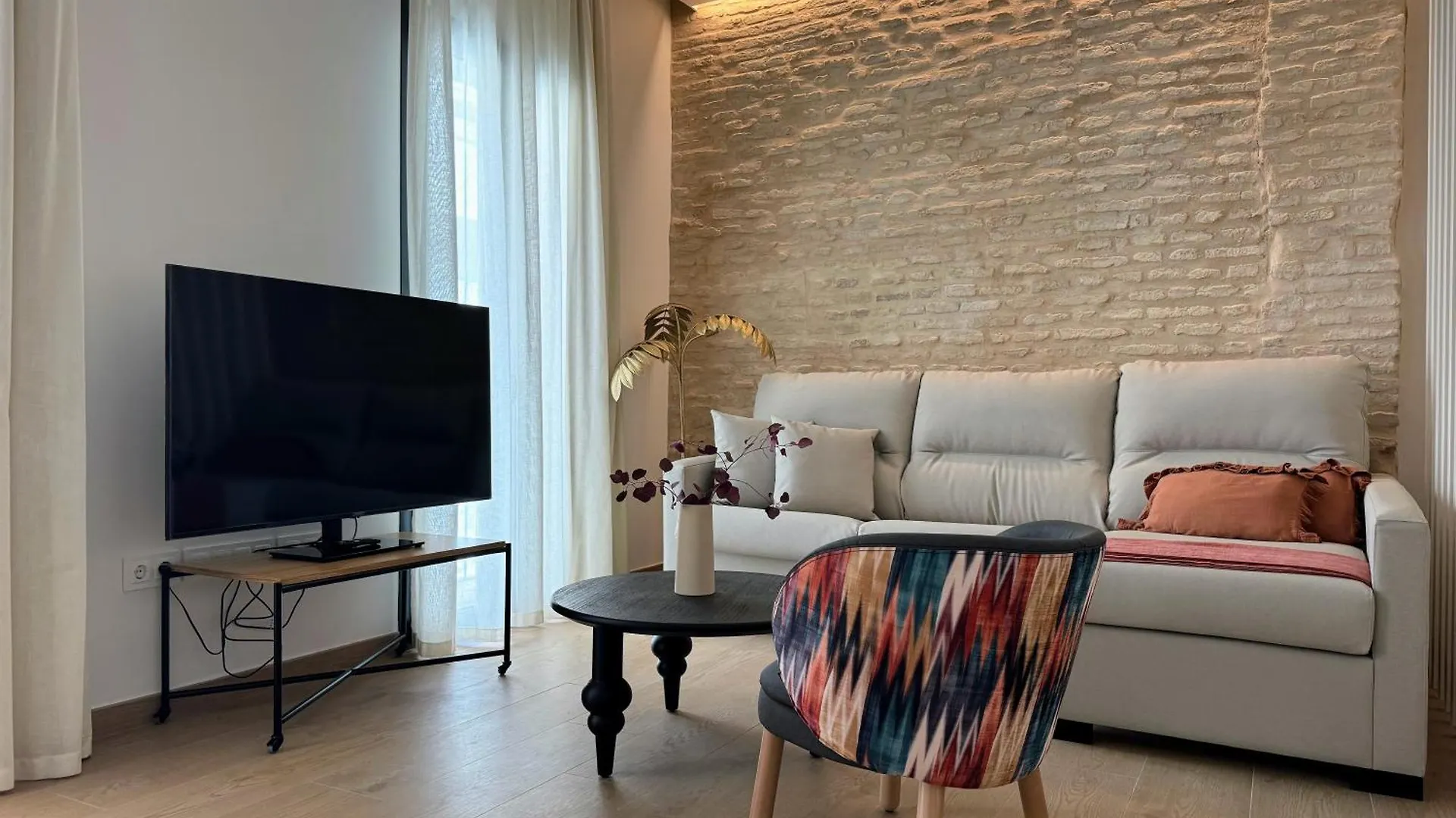 Redes Royale Apartments By Misterhost Séville